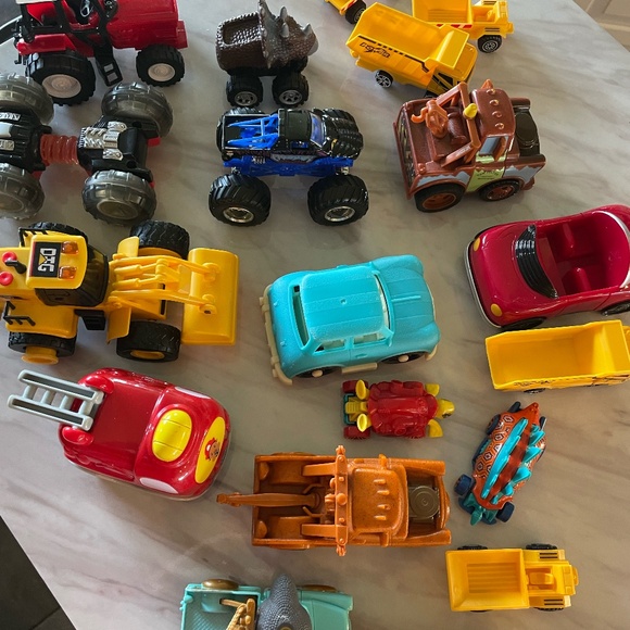 LOT OF 19 MISC TOY VEHICLES KIDS PLAY - Picture 8 of 10